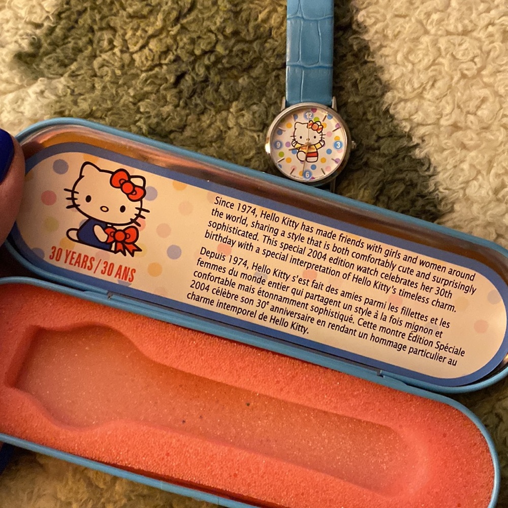 Hello Kitty Commemorative Watch - Picture 8 of 12